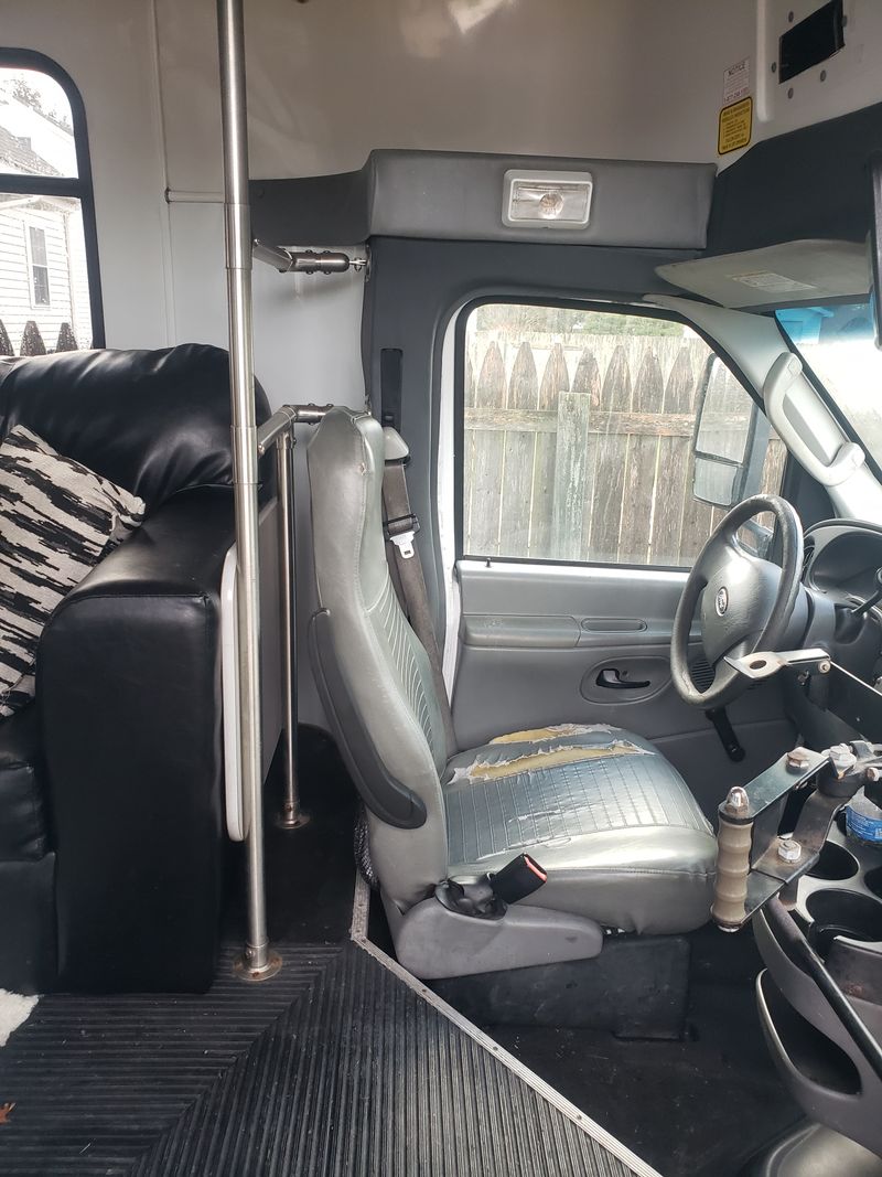 Picture 4/6 of a 2006 Ford e350 StarTrans Shuttle Bus for sale in Dover, Delaware