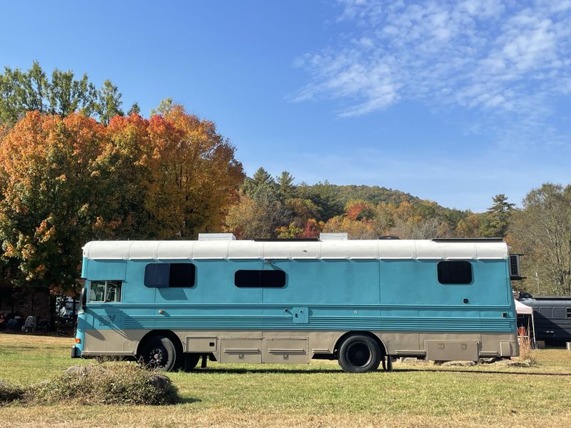 Picture 3/33 of a 2005 all American bluebird Skoolie with 20 inch roof raise for sale in Hendersonville, North Carolina