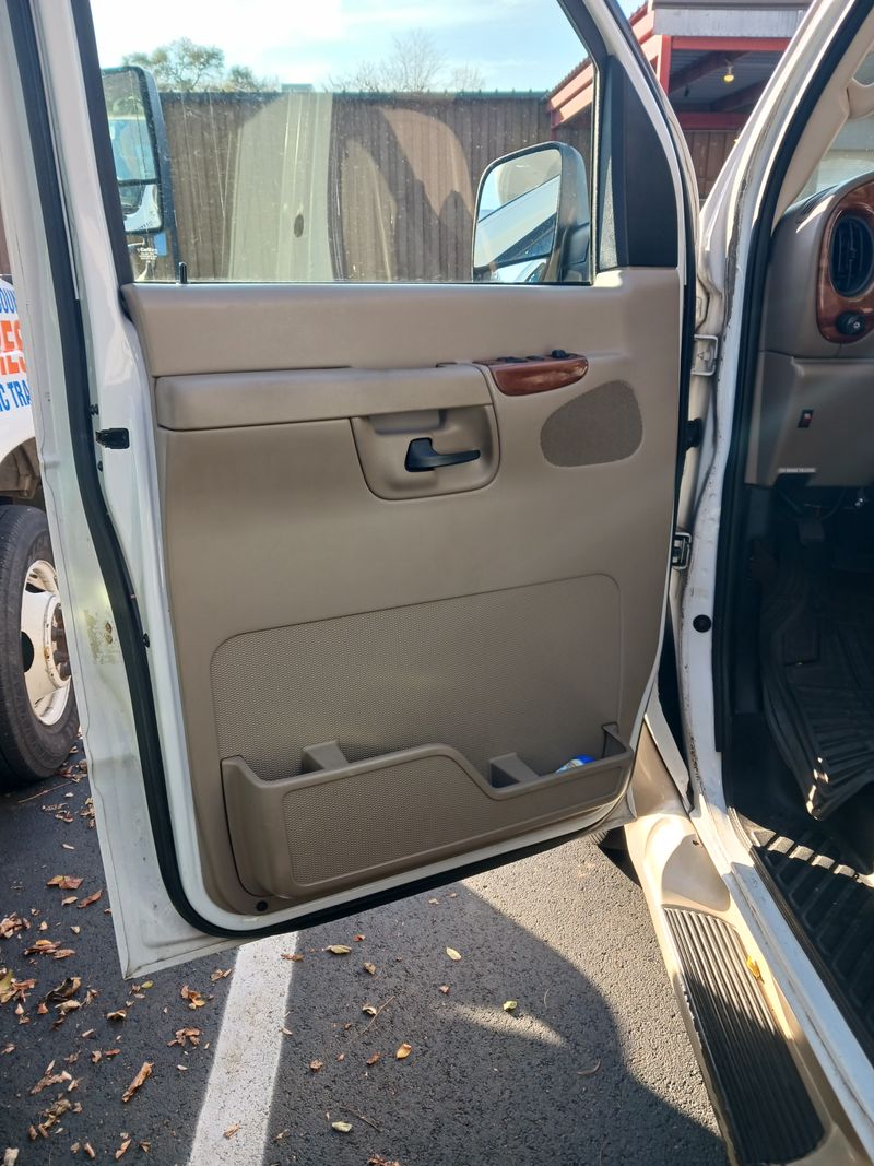 Picture 4/23 of a 2003 Ford e150 hightop for sale in Birmingham, Alabama