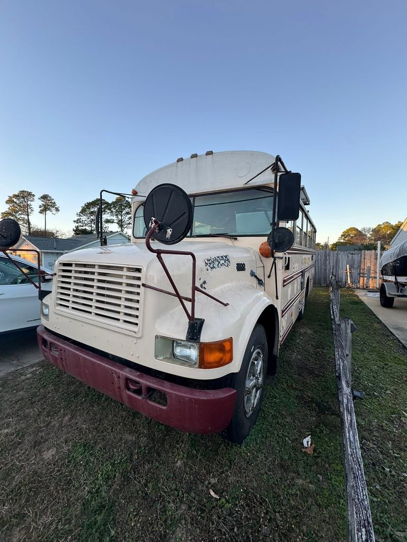 Picture 1/12 of a 1995 International 3800 T444E for sale in Navarre, Florida
