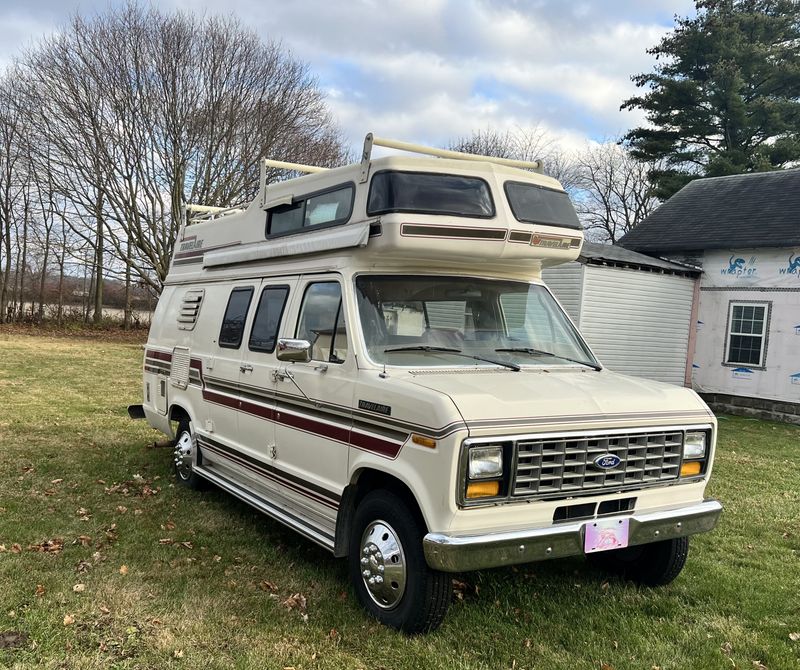 Picture 1/11 of a 1988 Ford Travelaire  for sale in Indianapolis, Indiana