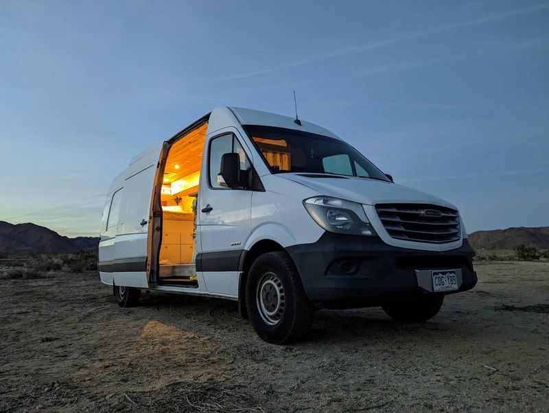 Picture 4/20 of a 2014 Sprinter 2500 170WB – Spacious Layout for sale in Montrose, Colorado