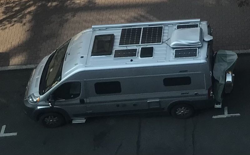 Picture 5/35 of a Best Layout CamperVan 2017 Hymer Aktiv for sale in Encinitas, California