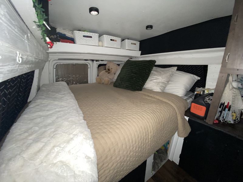 Picture 2/5 of a 1992 FORD ECON VANLIFE RIG for sale in Portland, Oregon