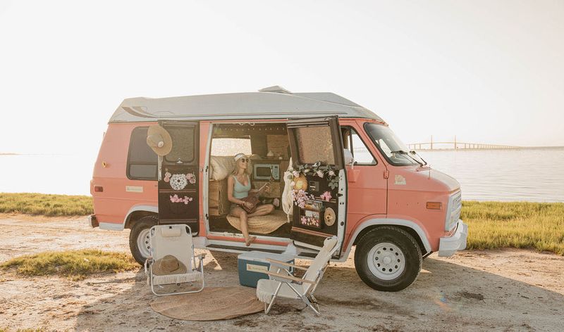 Picture 1/43 of a 🌻FLValifeCo. 1995 Chevy Hightop Van-Pinky 💕 for sale in Saint Petersburg, Florida