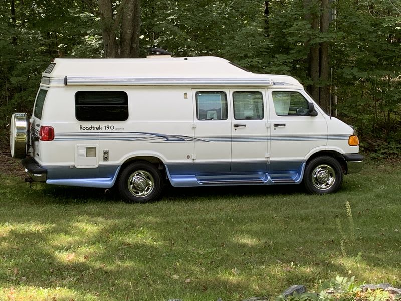 Picture 1/18 of a 2000 Dodge Roadtrek Versatile 190 for sale in Wausau, Wisconsin