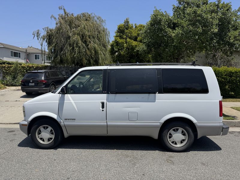 Picture 2/19 of a 1999 GMC SAFARI for sale in Santa Monica, California