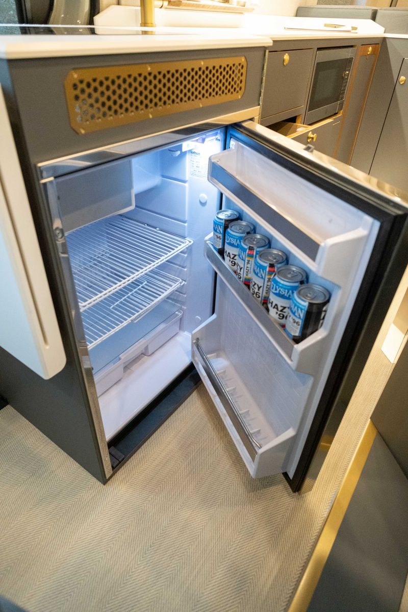 Picture 5/24 of a NEW luxury Sprinter 170 w/wet bath for sale in North Bonneville, Washington
