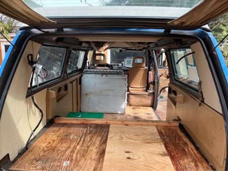 Picture 5/9 of a 1985 vanagon weekender for sale in Arlington, Virginia
