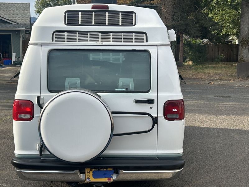 Picture 5/14 of a 2003 Roadtrek 190 Popular (03D190P) for sale in Lebanon, Oregon