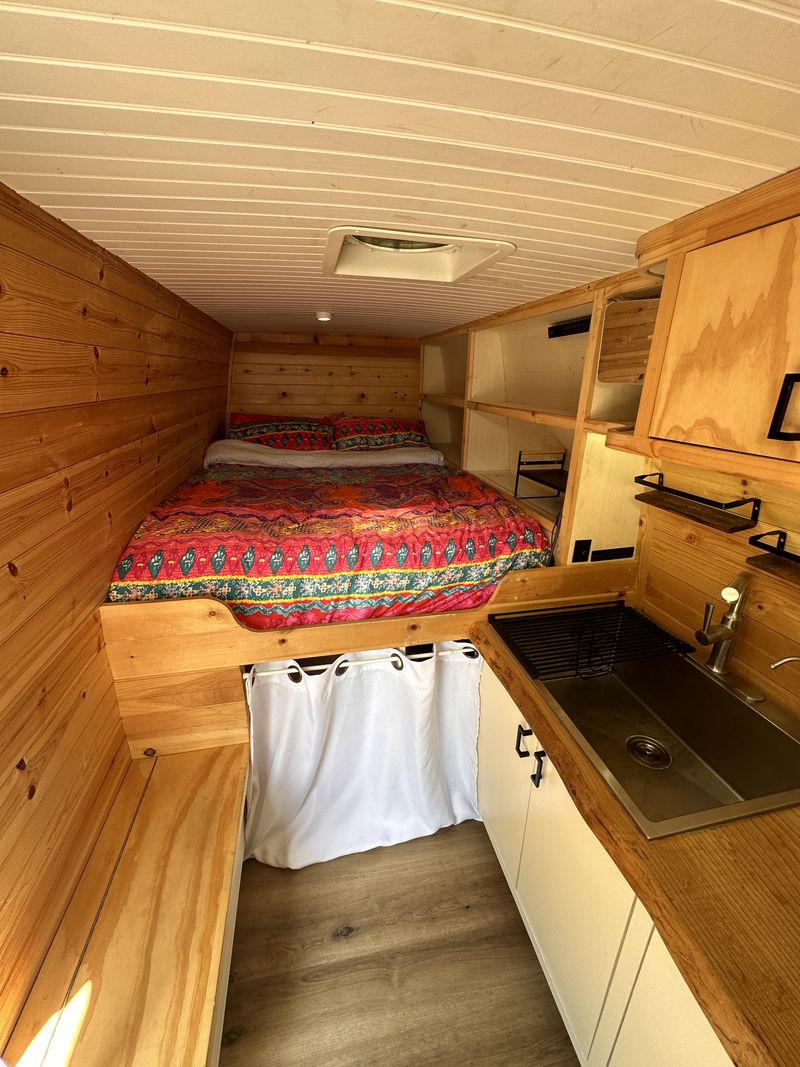 Picture 5/27 of a 2014 Mercedes Sprinter Campervan for sale in Asheville, North Carolina