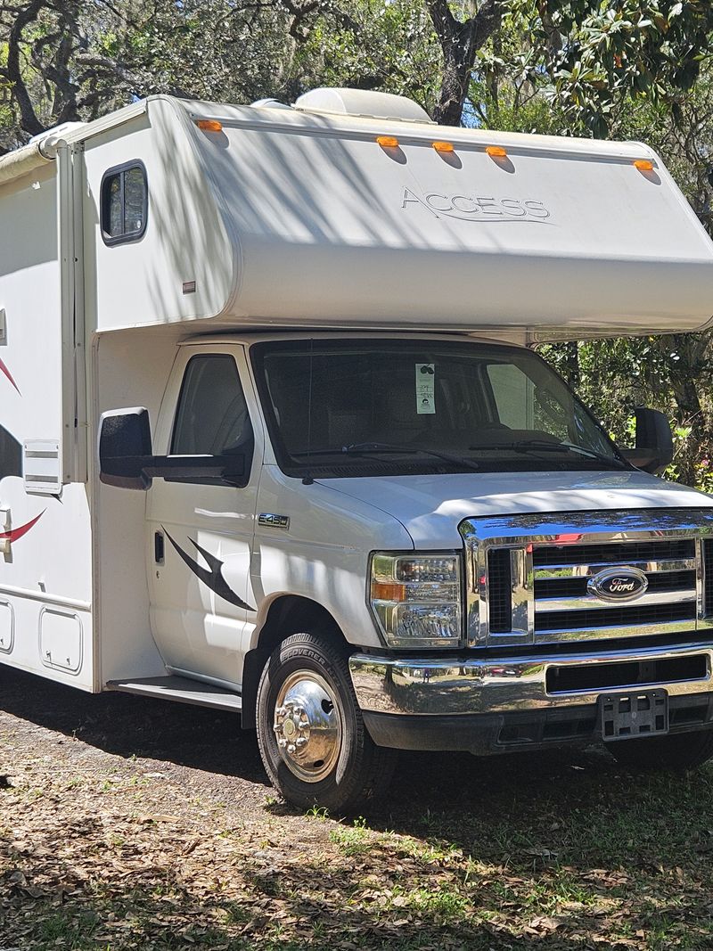 Picture 1/18 of a 2013 Winnebago Access for sale in Ocklawaha, Florida