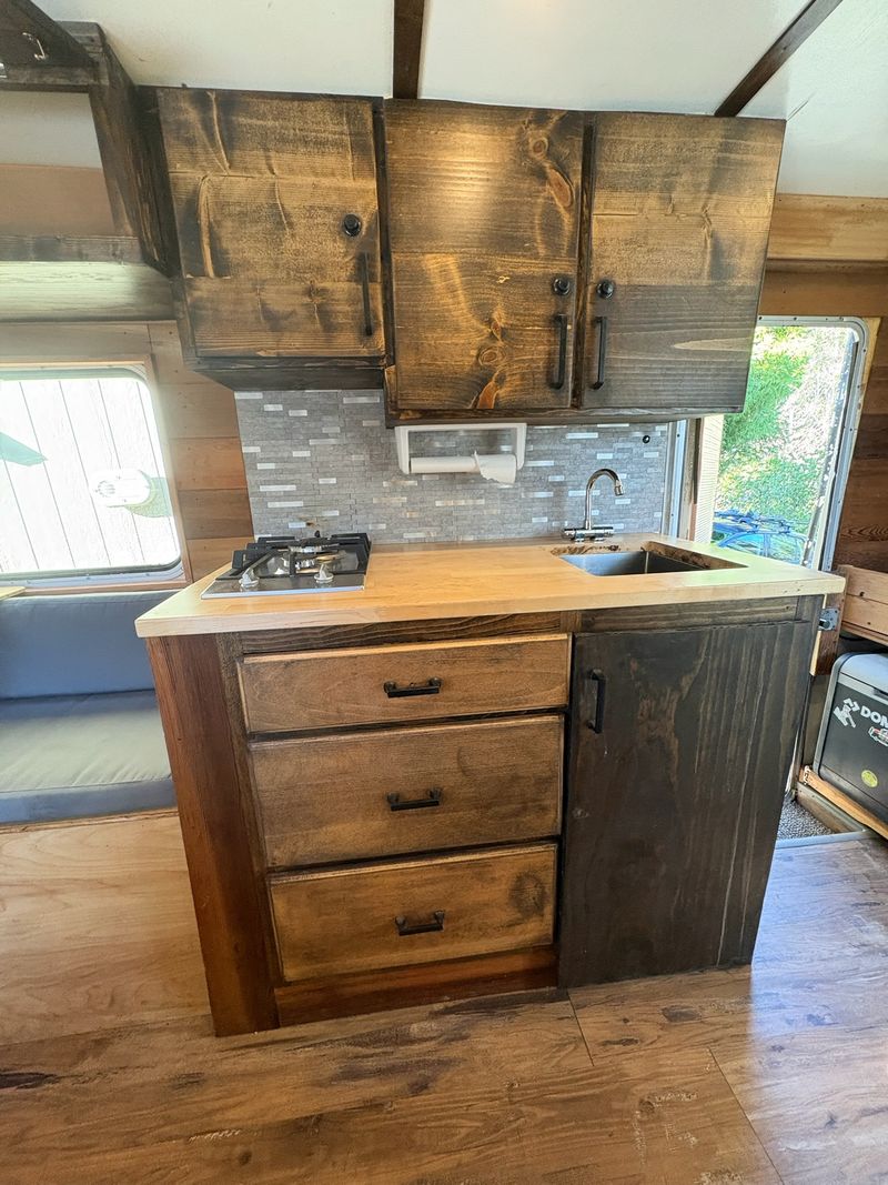 Picture 3/26 of a 1983 21' Toyota Sunrader 4X4 5.3l v8 for sale in North Bend, Washington