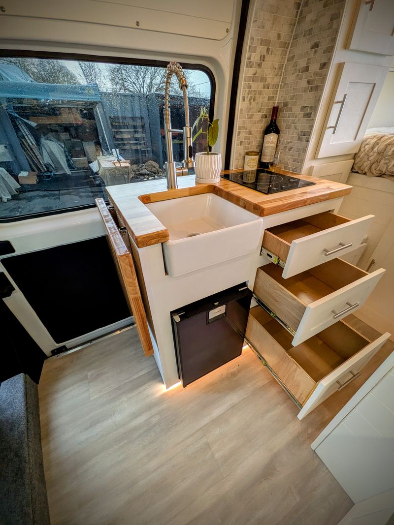 Picture 5/40 of a 2025 NEW RAM ProMaster Custom Campervan for sale in Santa Margarita, California