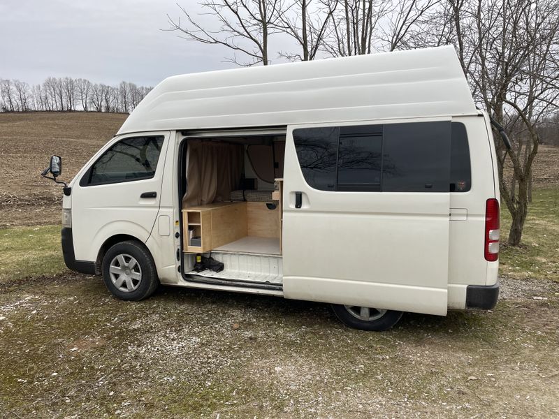 Picture 2/24 of a 2005 Toyota Hiace Camper Van for sale in Lynden, Washington