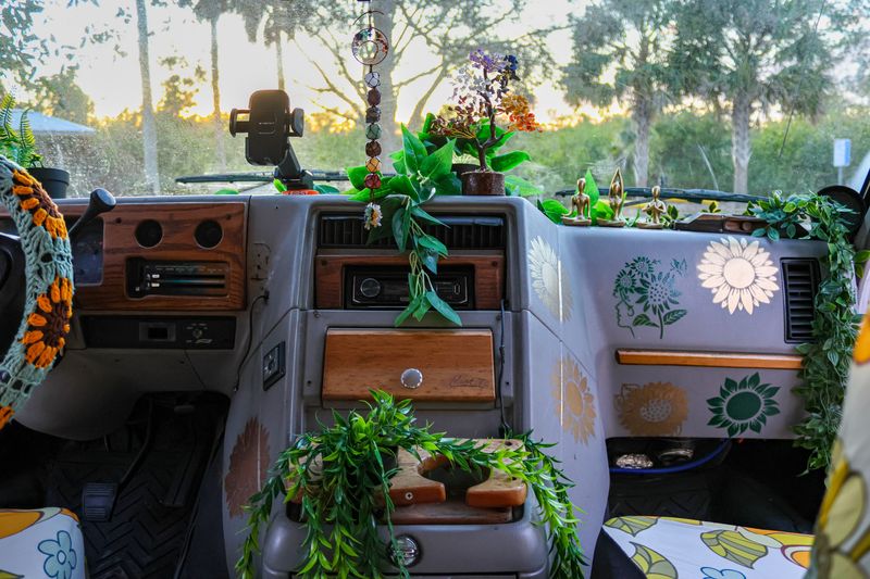 Picture 3/29 of a Vintage Boho Hippie Camper Van 🌻 🚐 🌱 for sale in Saint Petersburg, Florida