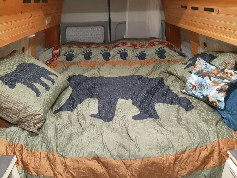 Picture 5/16 of a Ford E350 2011 Camper Van for sale in Lincoln, Nebraska