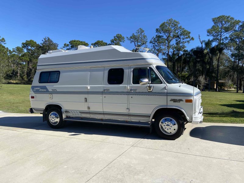 Picture 4/14 of a 1992 Chevy Coach House Class B Campervan for sale in Sebring, Florida