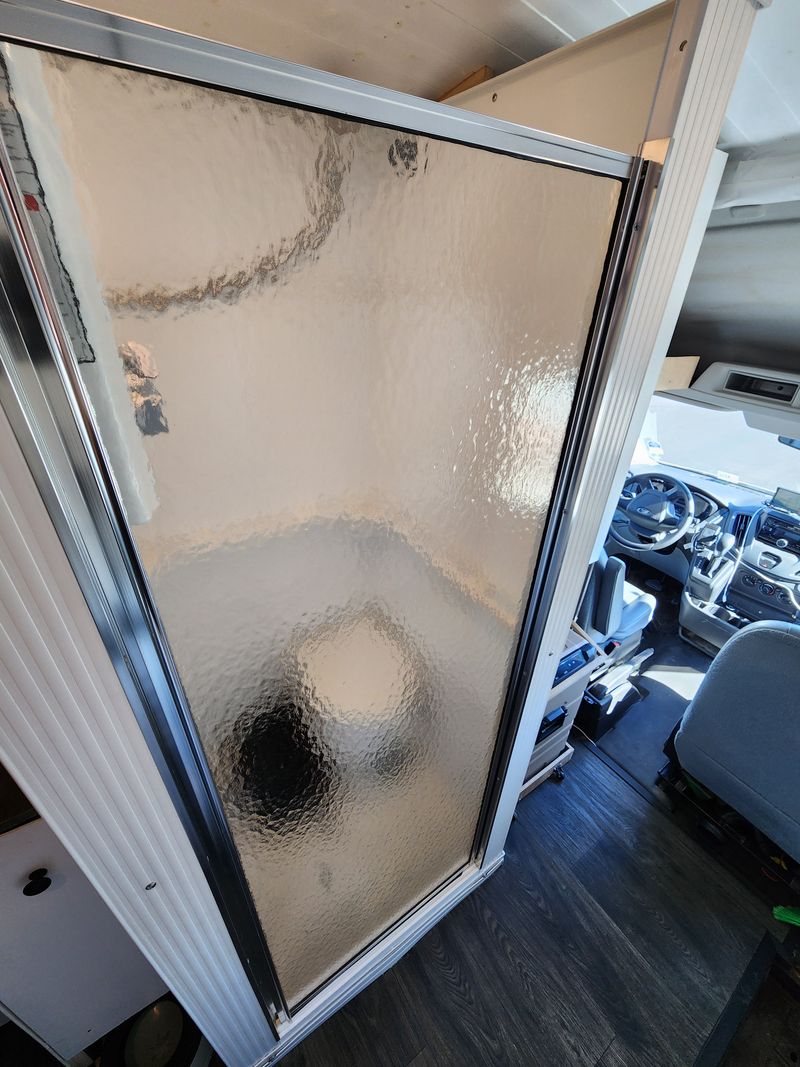 Picture 4/30 of a Full time home – low miles – generator & A/C – Ford Transit for sale in Los Angeles, California