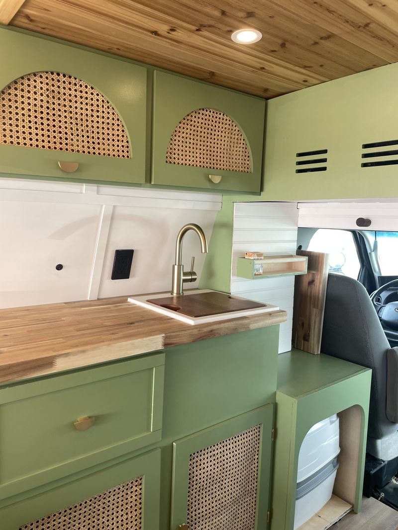 Picture 2/9 of a 4x4 Ford E350 EX-Ambulance for sale in San Diego, California