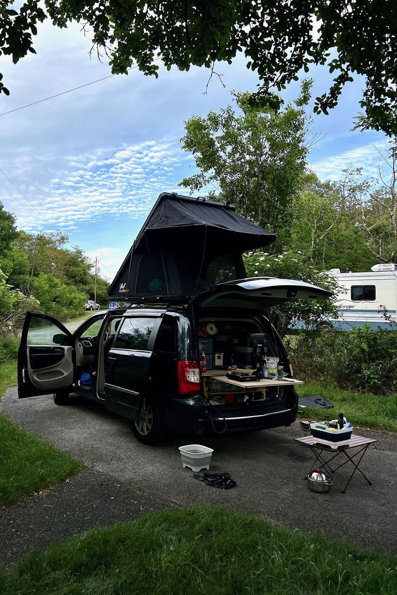Picture 4/33 of a 2013 Chrysler Town & Country Camper Van for sale in Kingston, Washington