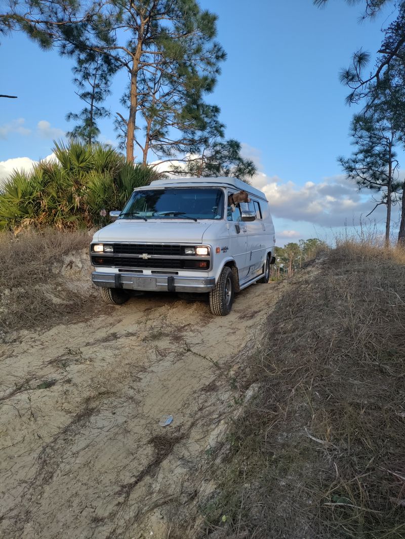 Picture 3/5 of a 1992 Chevy g 20 sportsmobile for sale in Punta Gorda, Florida