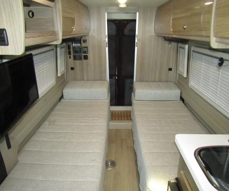 Picture 5/17 of a 2021 Winnebago Travato 59K for sale in Mesa, Arizona