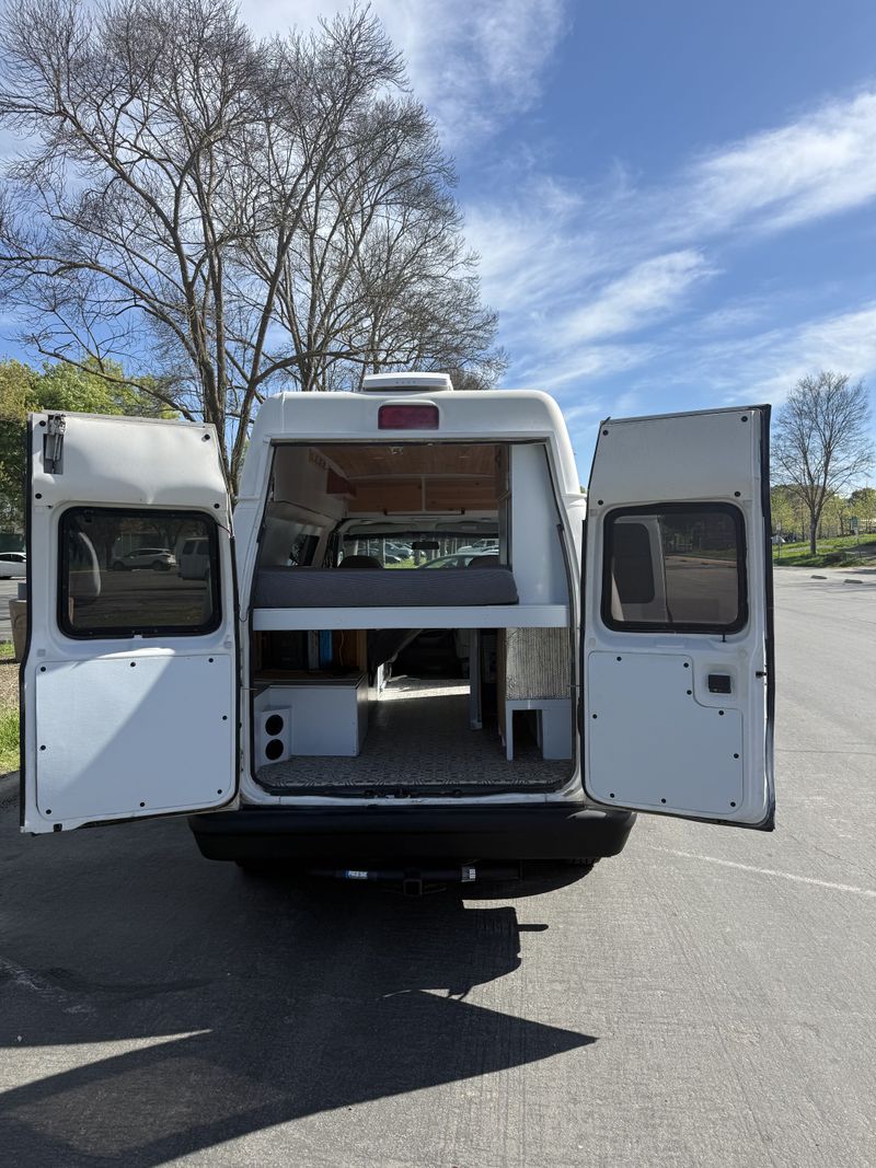 Picture 2/23 of a 2006 Ford E-150 campervan for sale in Los Angeles, California