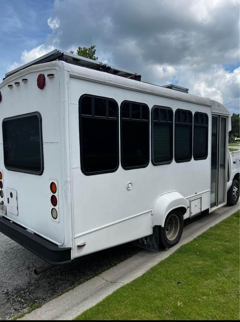 Picture 2/16 of a 2005 Ford E-350 Shuttle Bus for sale in Sylvania, Georgia