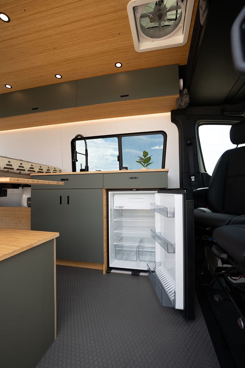 Picture 5/18 of a 2025 Geotrek Albatross Sprinter 144 AWD for sale in Boulder, Colorado