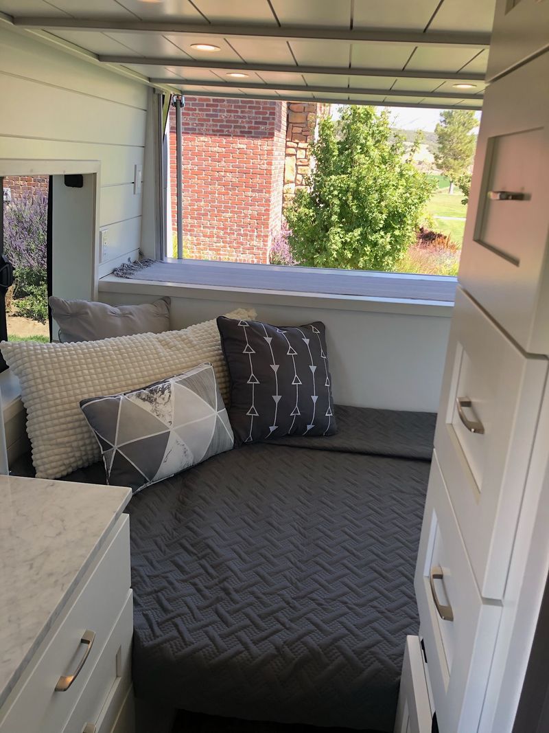 Picture 5/12 of a A/C 640 watts, shower, Electric Bed, Sleeps four, for sale in Rockland, Idaho