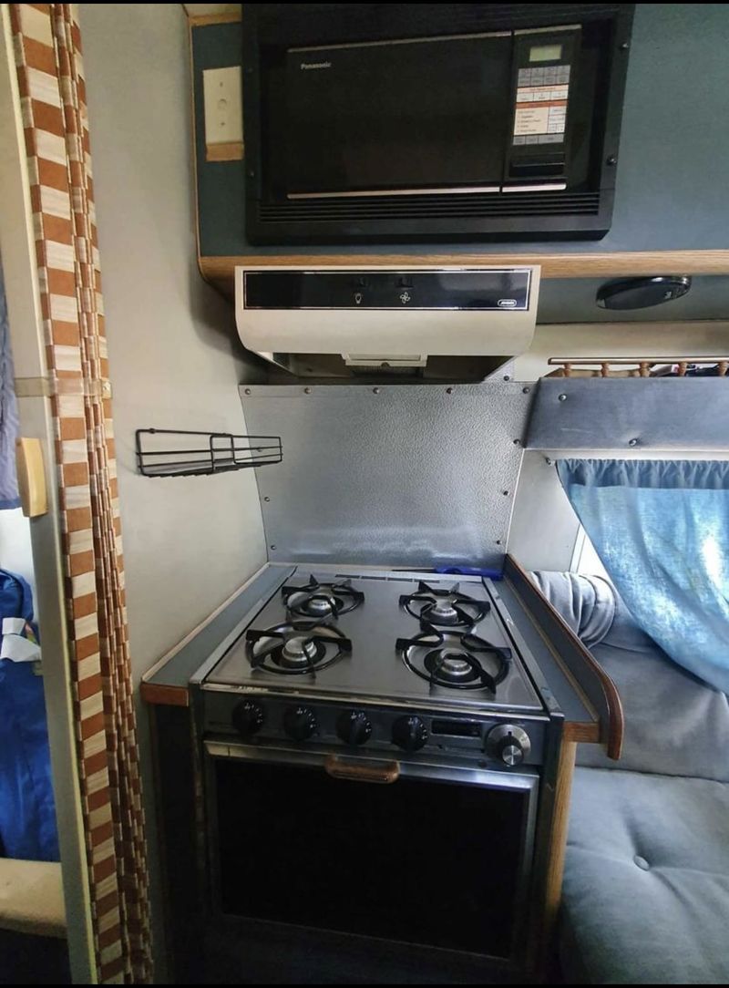 Picture 2/12 of a 1989 Ford Airstream E350 for sale in Billings, Montana
