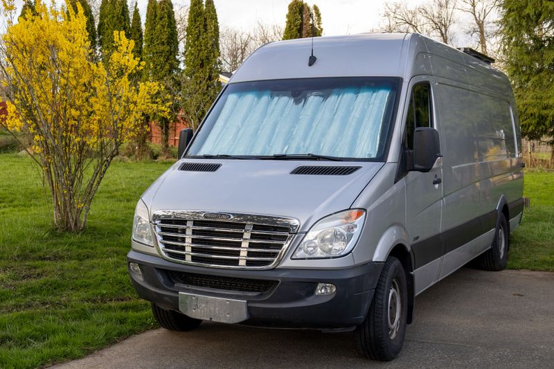 Picture 2/10 of a Freightliner (Mercedes) Sprinter 2500 Conversion for sale in Seattle, Washington