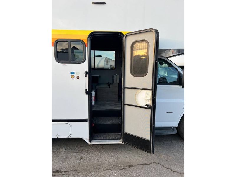 Picture 4/26 of a Gulf Stream 2024 Gulf Stream Conquest LE 6237 for sale in Las Vegas, Nevada