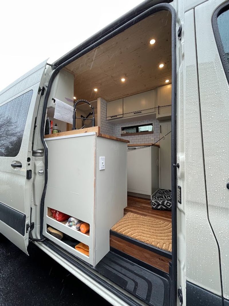 Picture 5/29 of a 2021 Mercedes-Benz 4x4 170" sprinter 2500 for sale in Fairbanks, Alaska