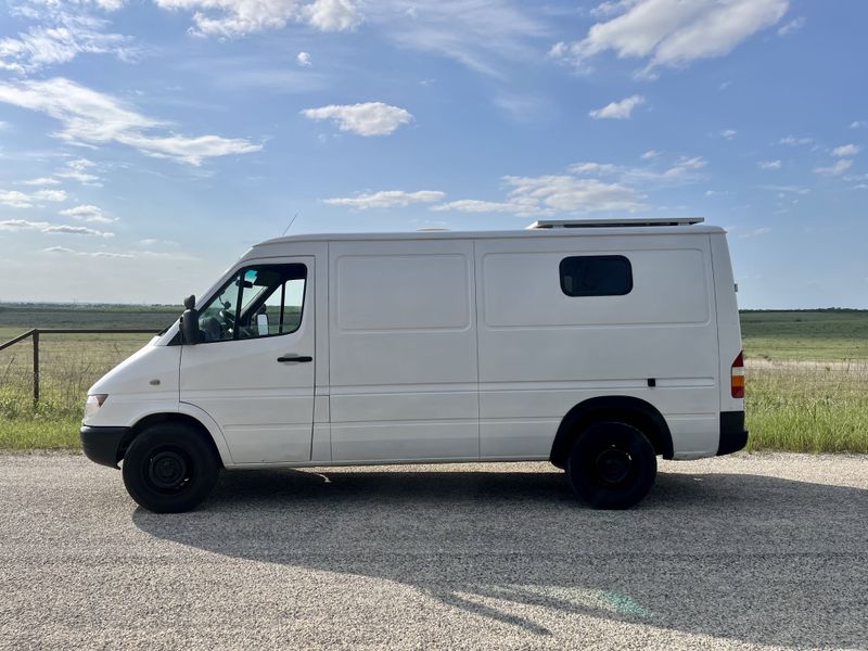 Picture 5/31 of a 2006 Freightliner Sprinter 2500 camper van for sale in Lockhart, Texas