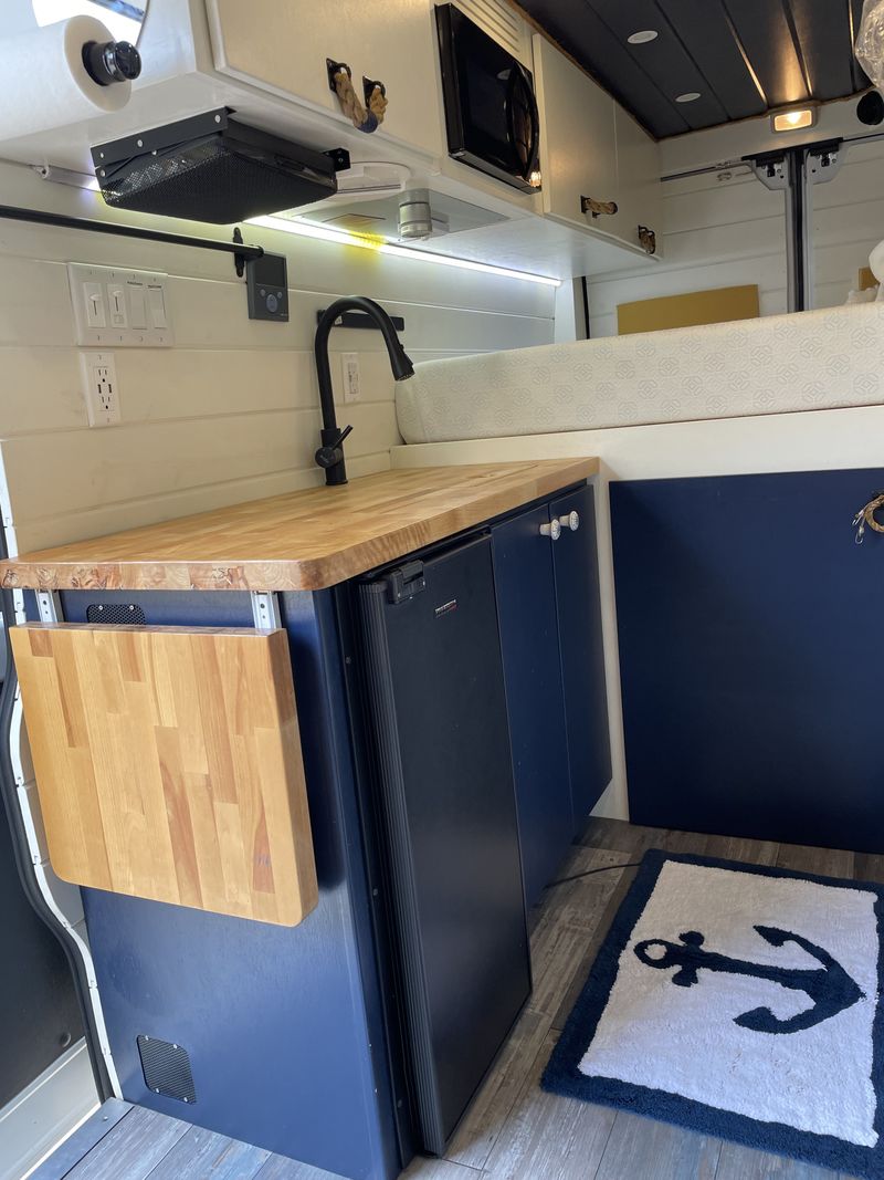 Picture 3/16 of a Off Grid Four Seasons ProMaster 3500 Vanlife Dream for sale in Humble, Texas