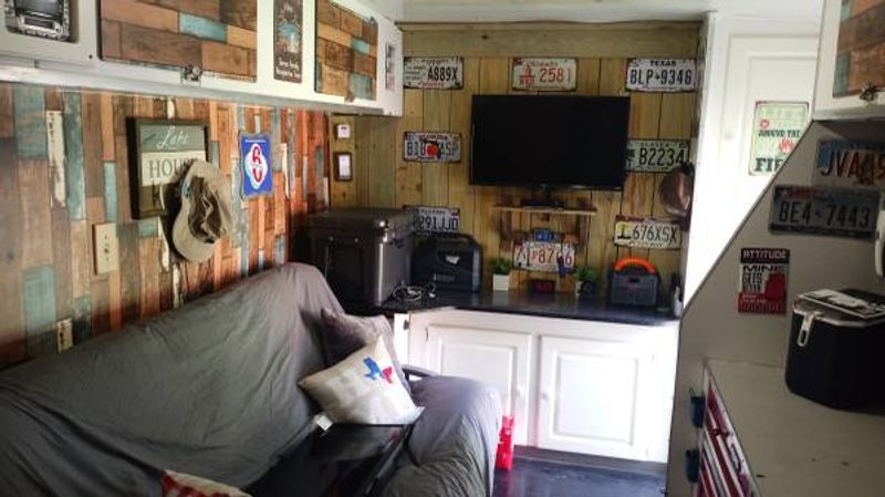 Picture 3/9 of a 2004 Ford E450 Cutaway  for sale in Nacogdoches, Texas
