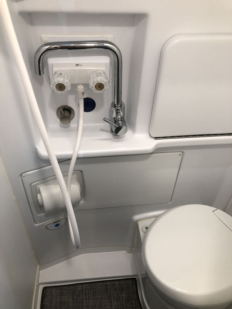 Picture 2/8 of a 2023 Thor Tranquility 19L for sale in Rosamond, California