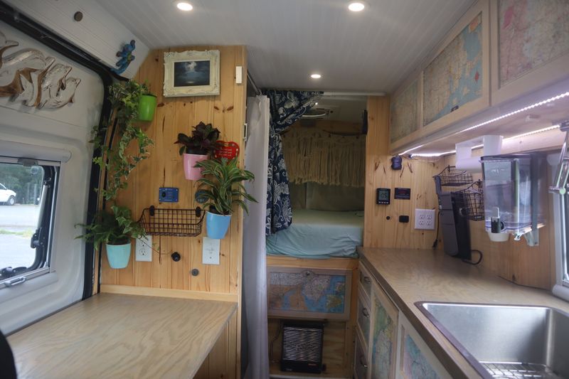 Picture 5/26 of a Fantastic, expertly converted camper van for sale in New Oxford, Pennsylvania