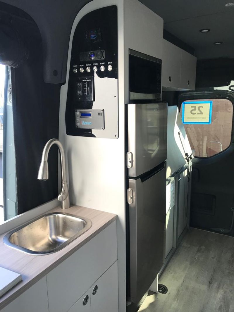 Picture 5/19 of a Mercedes  Sprinter High Roof 2500 4x4 2022 Mod. 1100A for sale in Montclair, California
