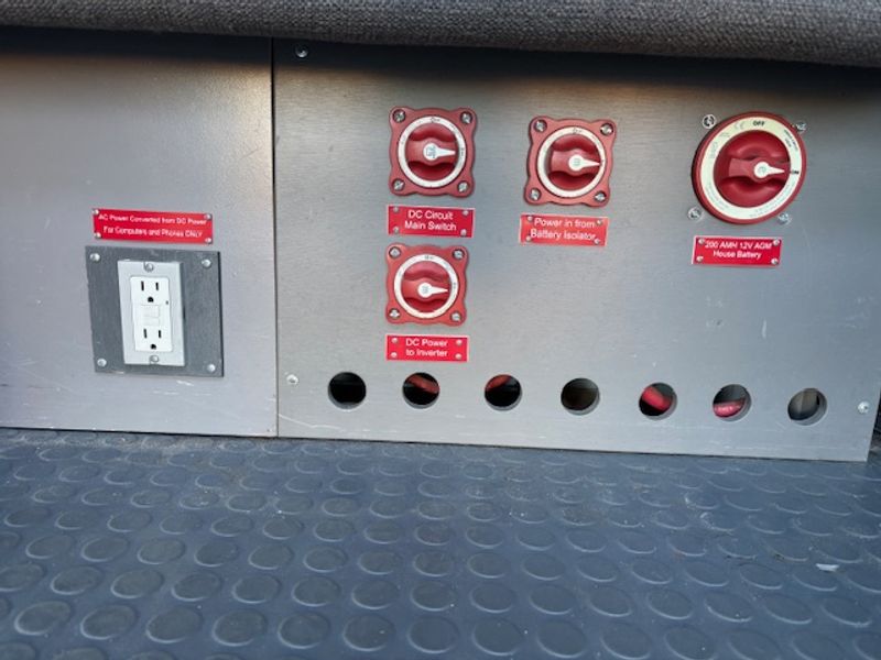 Picture 5/16 of a 1995 For e-250 Coachman Campervan for sale in Twentynine Palms, California