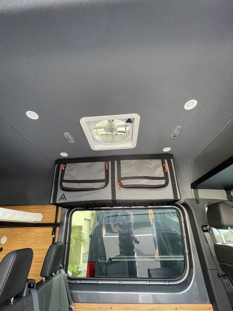 Picture 5/14 of a Sprinter 144 Seats 5, Sleeps 5 for sale in Anaheim, California