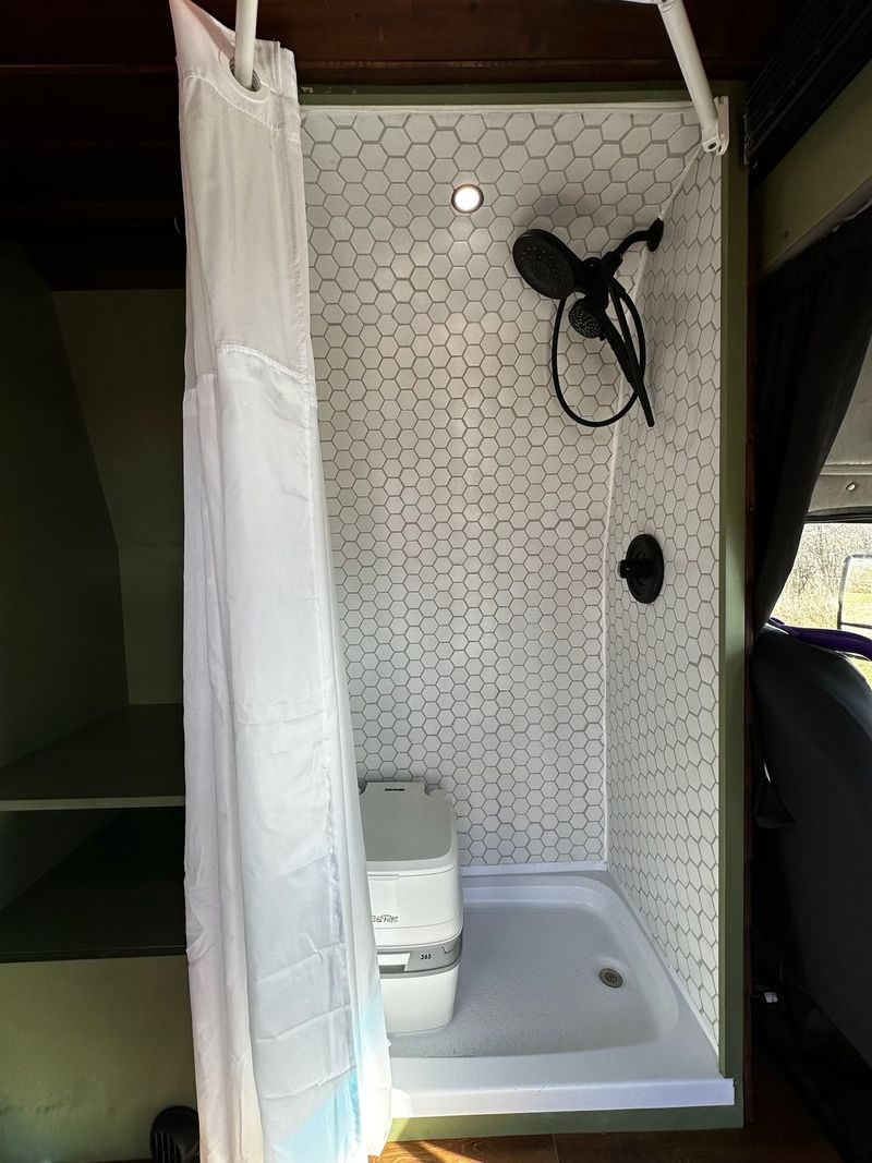 Picture 5/23 of a “The Green Goddess” – Stunning Turnkey Skoolie for sale in Phoenix, Arizona