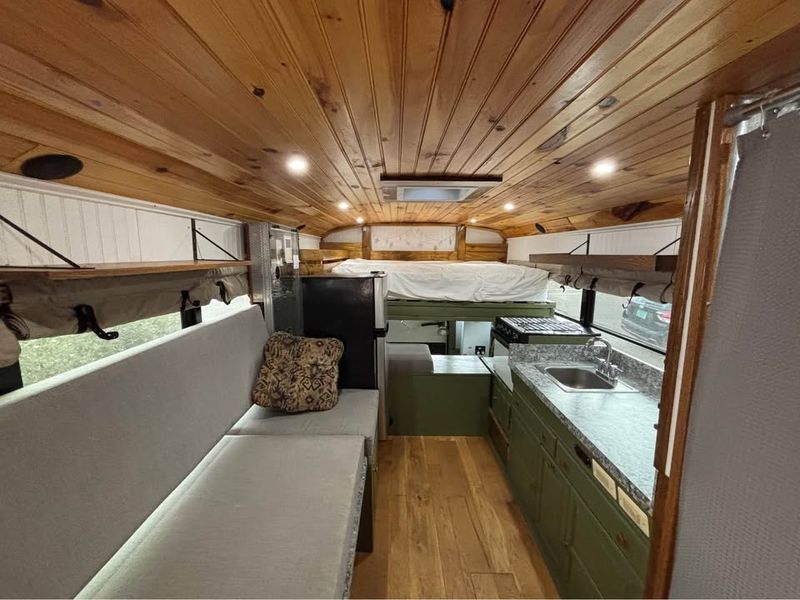 Picture 5/23 of a 2009 Chevy Express 3500 Skoolie for sale in Santa Fe, New Mexico