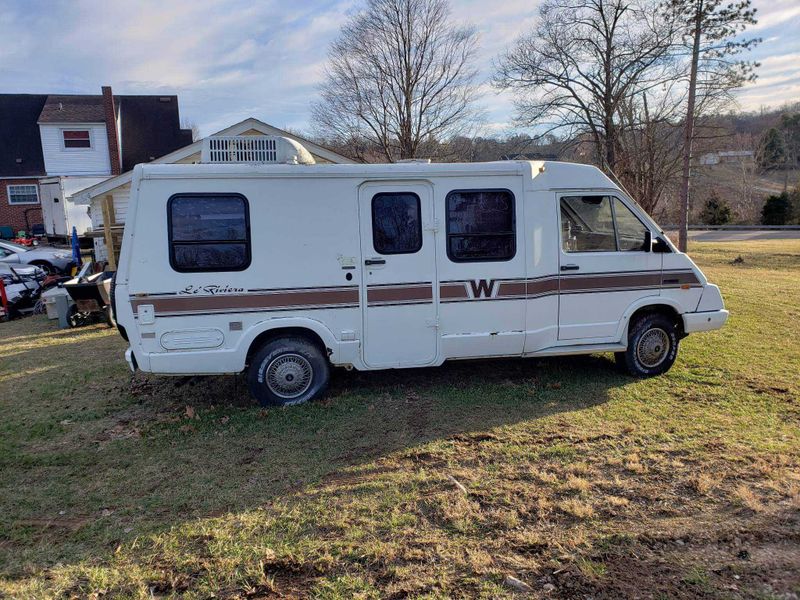 Picture 1/11 of a 1986 Winnebago LeSharo for sale in Gallipolis, Ohio