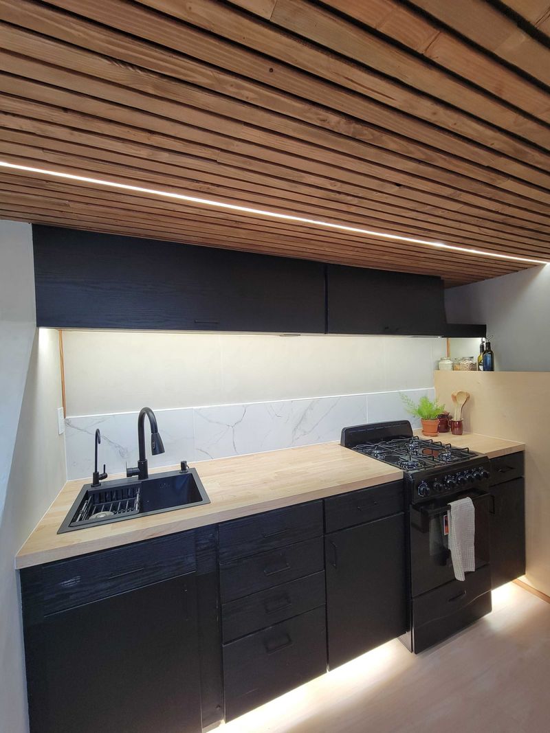 Picture 3/11 of a OFF GRID 27k mile 7.3L Powerstroke Box Van for sale in Long Branch, New Jersey