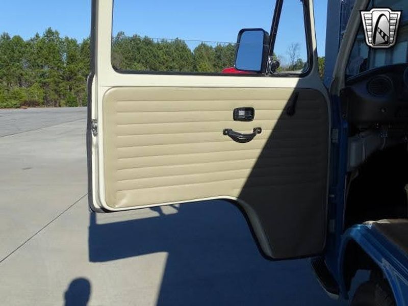 Picture 3/41 of a 1972 Volkswagen Vanagon Westfalia for sale in Troy, Michigan