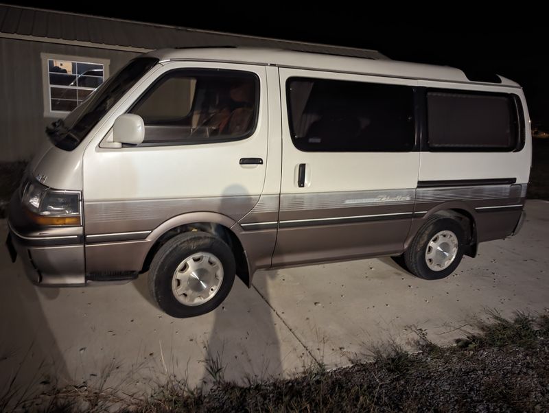 Picture 1/6 of a 1990 Toyota Hiace Wagon super ultra limited  for sale in Springfield, Tennessee