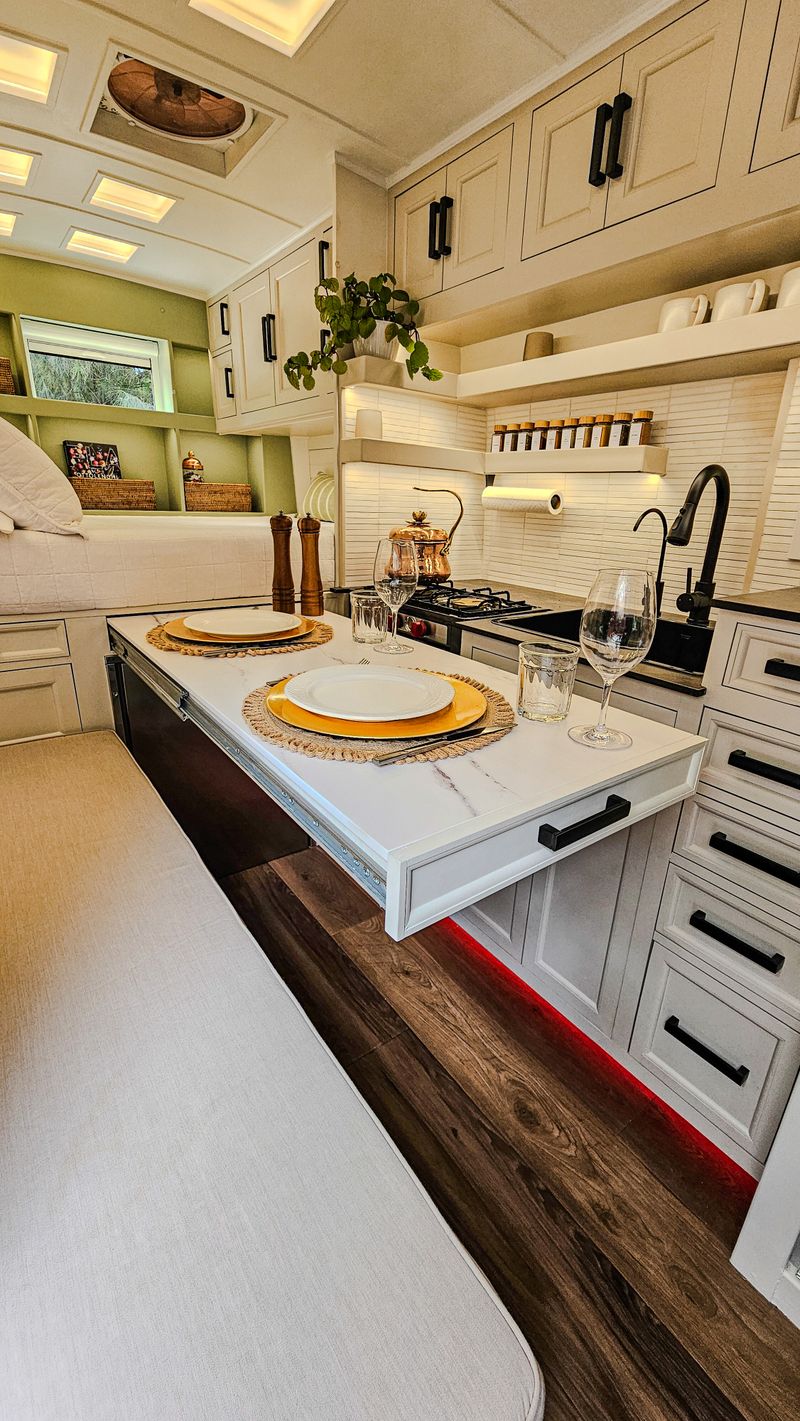 Picture 3/29 of a Nomad’s Haven: Off-Grid 4-Season Apartment on Wheels for sale in Clearwater, Florida